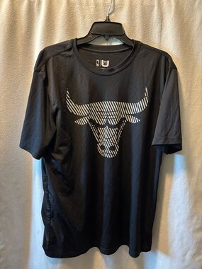 NBA Black Short-Sleeve Tee with Silver Bulls Graphic